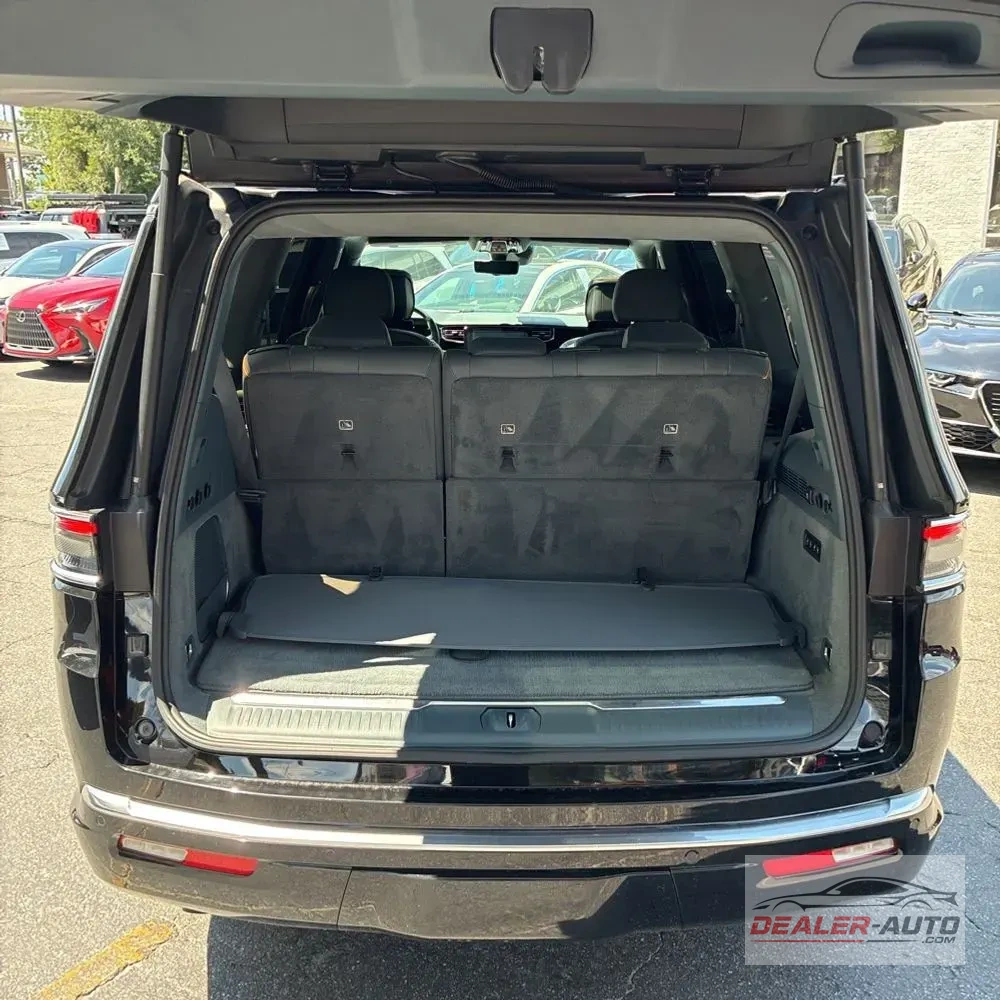 2022 Jeep Grand Wagoneer Series III