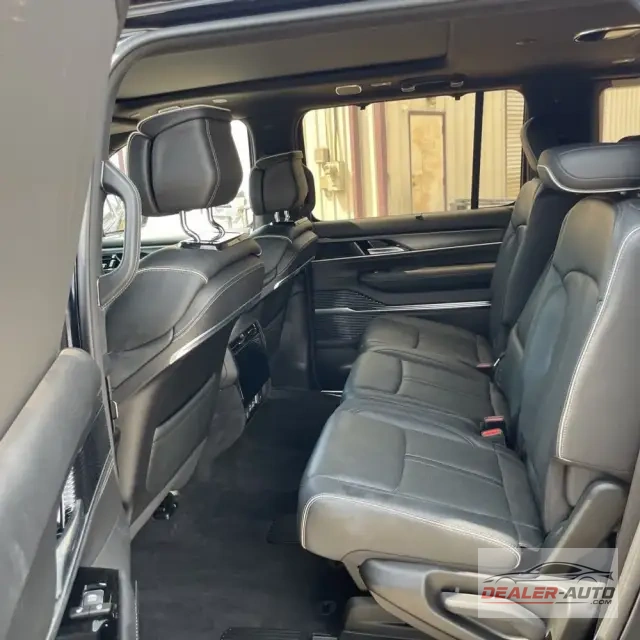 2023 Jeep Grand Wagoneer Obsidian