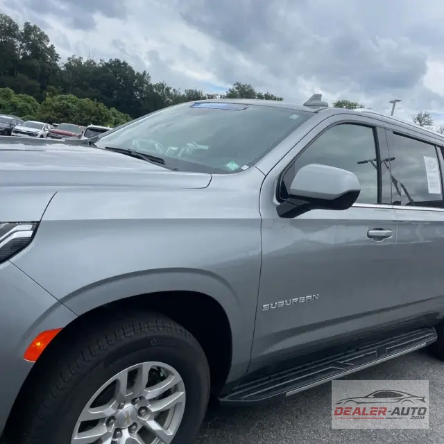 2024 Chevrolet Suburban LT