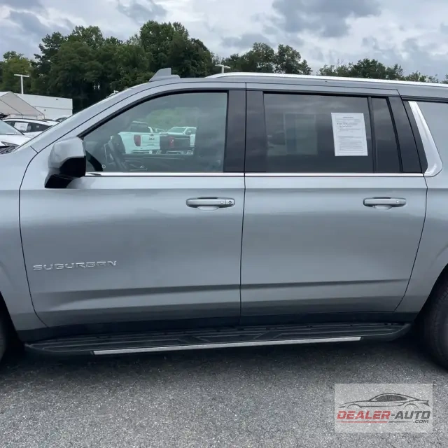 2024 Chevrolet Suburban LT