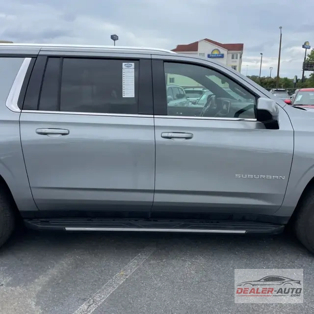 2024 Chevrolet Suburban LT