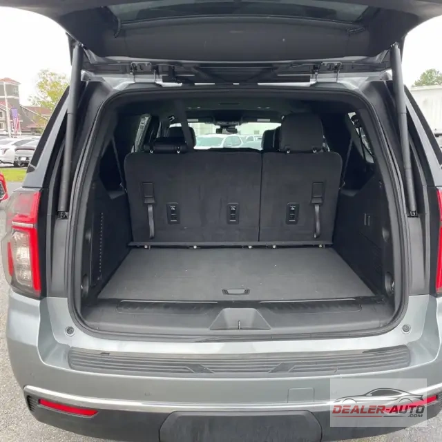 2024 Chevrolet Suburban LT