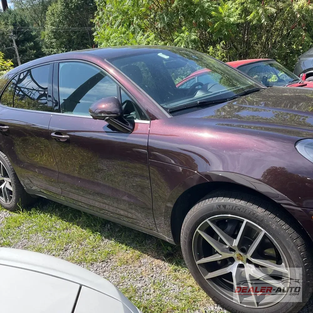 2025 Porsche Macan Base