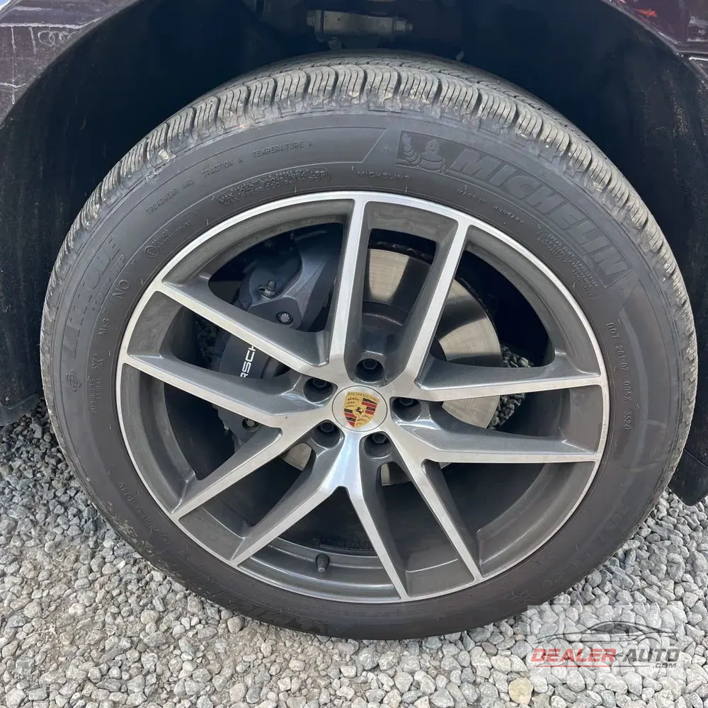 2025 Porsche Macan Base