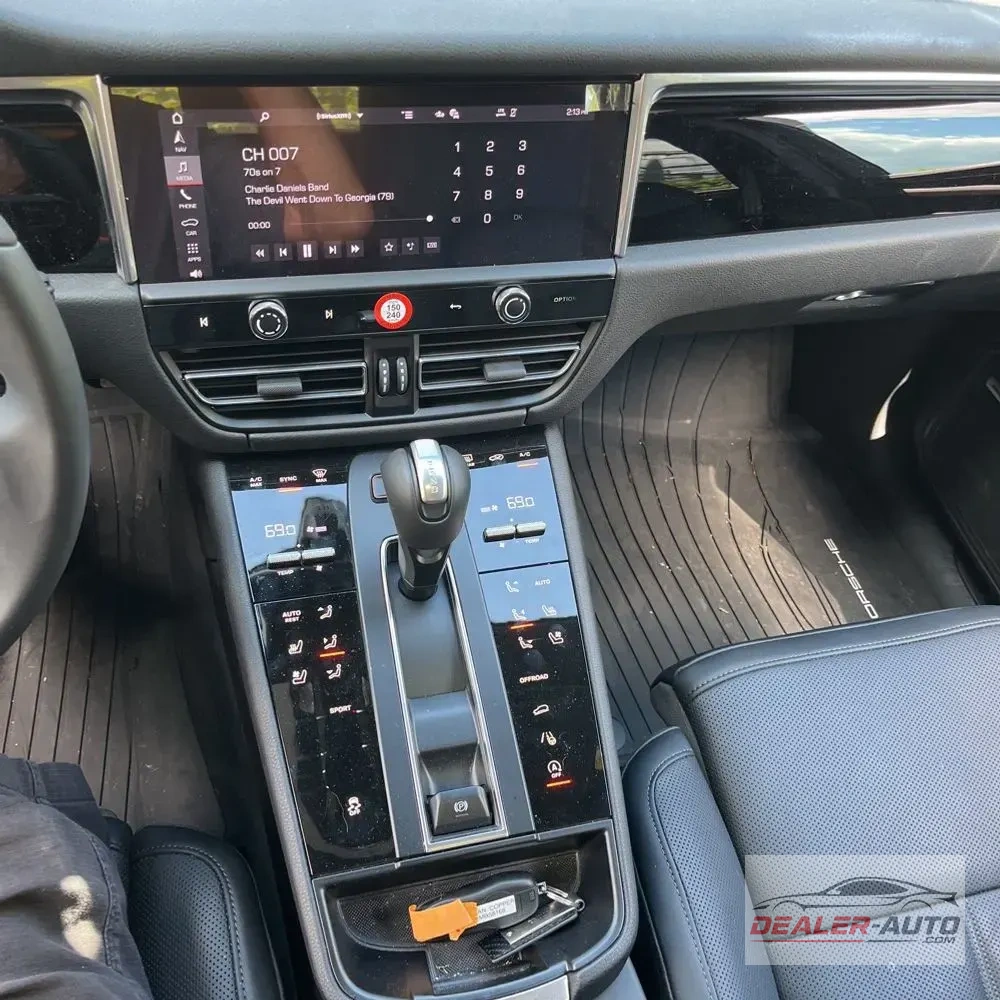 2025 Porsche Macan Base