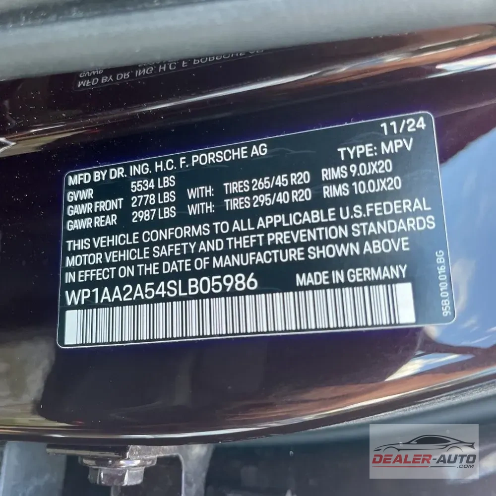 2025 Porsche Macan Base