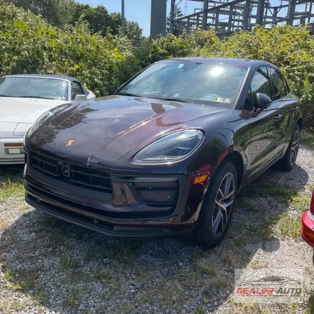 2025 Porsche Macan Base