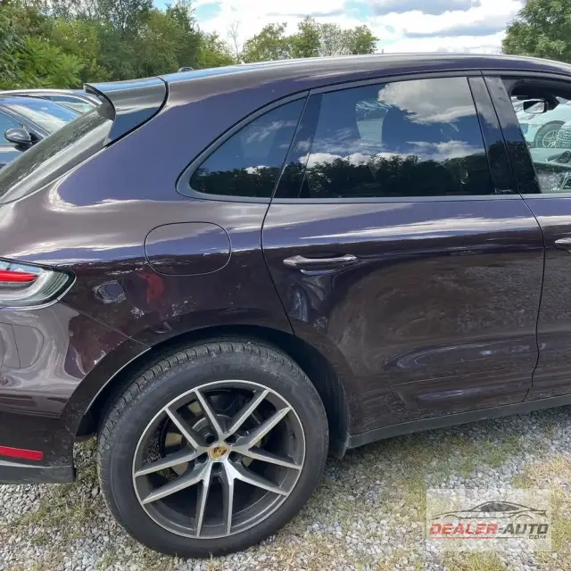 2025 Porsche Macan Base