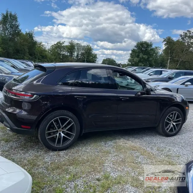 2025 Porsche Macan Base