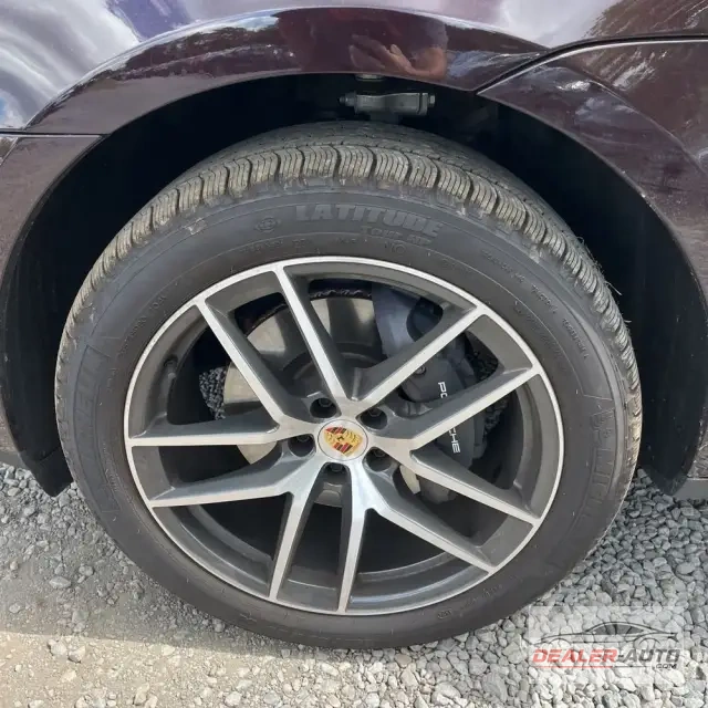 2025 Porsche Macan Base