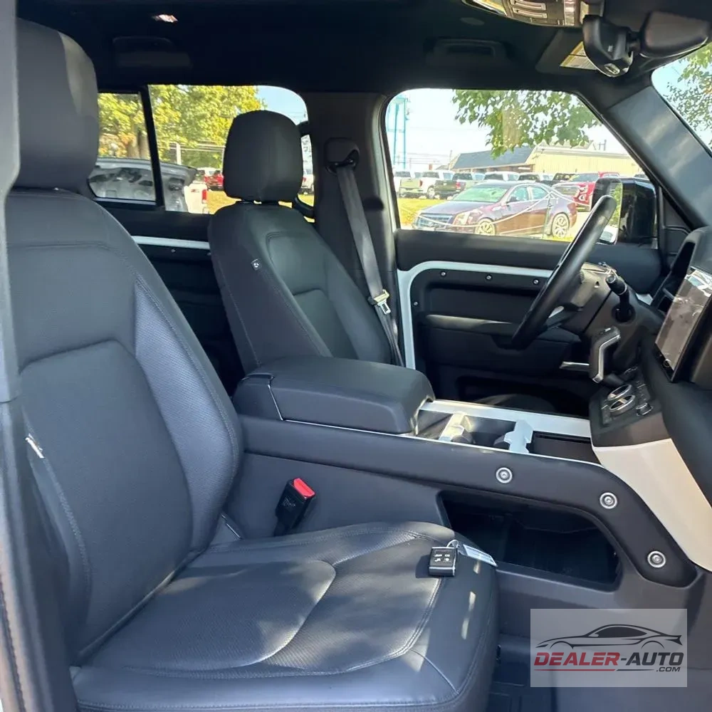 2025 Land Rover Defender 110 S P300