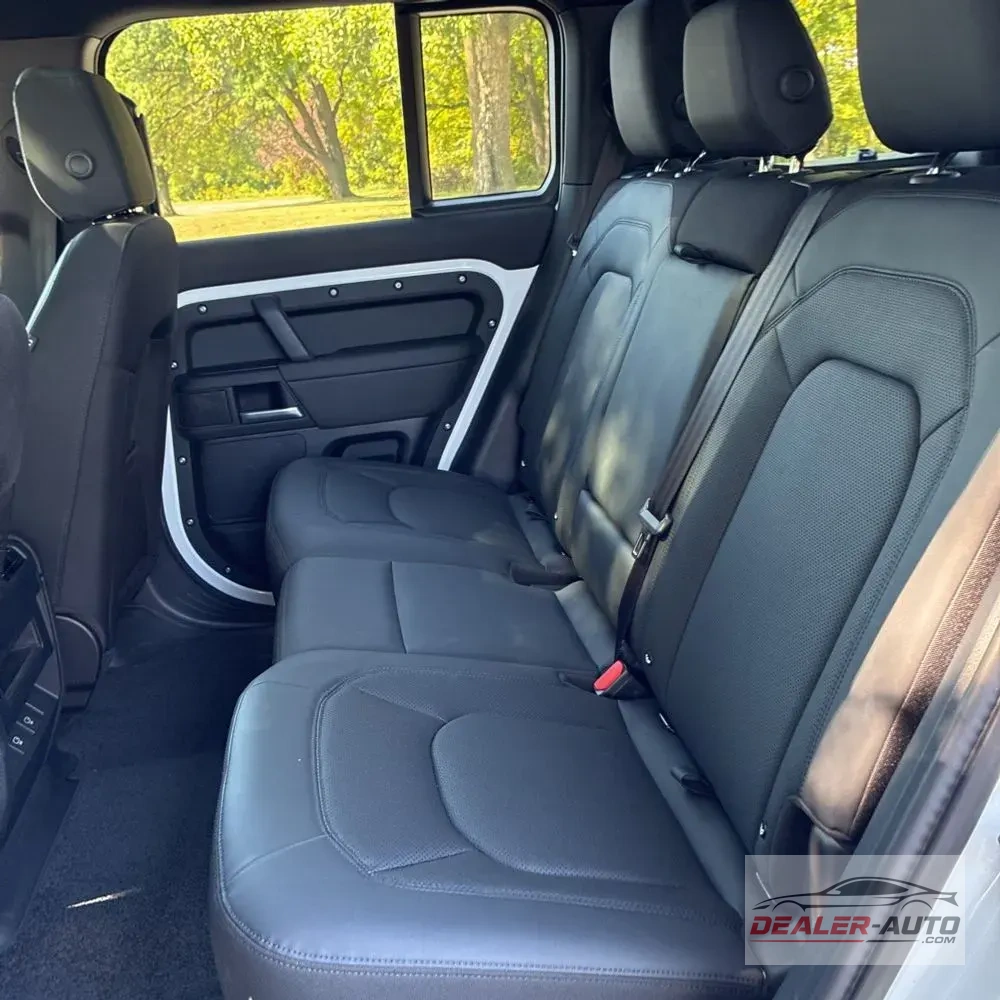 2025 Land Rover Defender 110 S P300