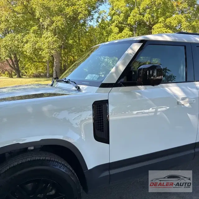 2025 Land Rover Defender 110 S P300