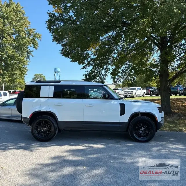2025 Land Rover Defender 110 S P300