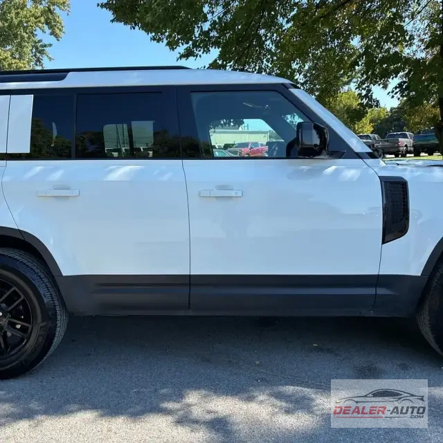 2025 Land Rover Defender 110 S P300