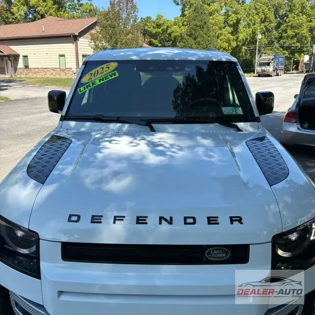 2025 Land Rover Defender 110 S P300
