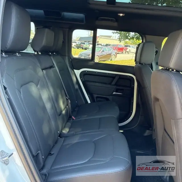 2025 Land Rover Defender 110 S P300
