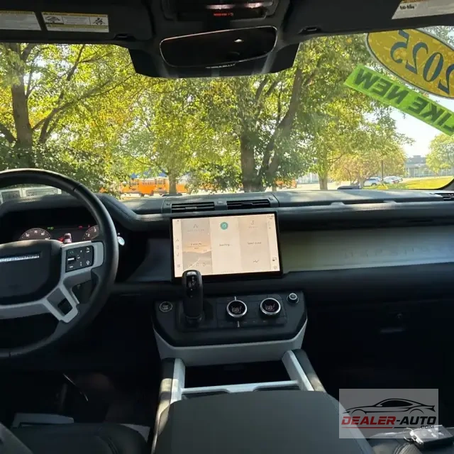 2025 Land Rover Defender 110 S P300