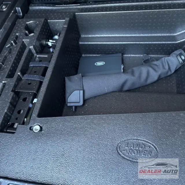 2025 Land Rover Defender 110 S P300
