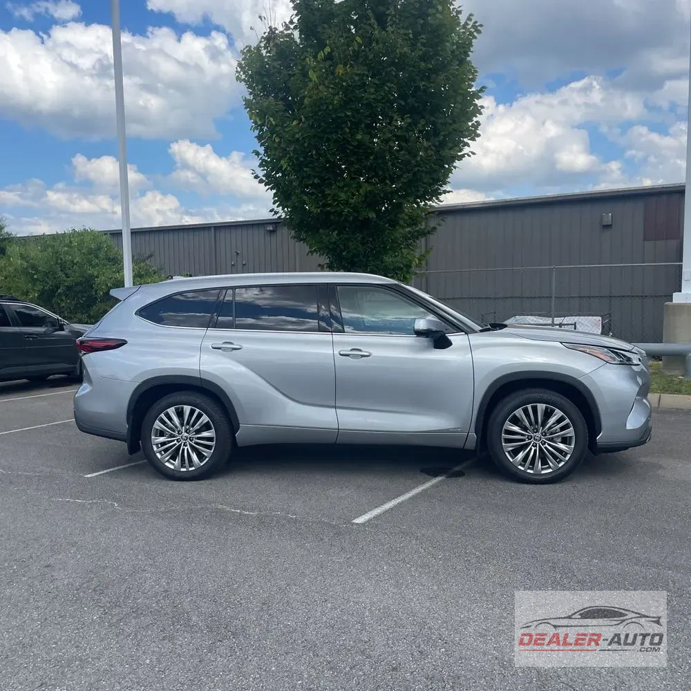 2024 Toyota Highlander Hybrid Platinum