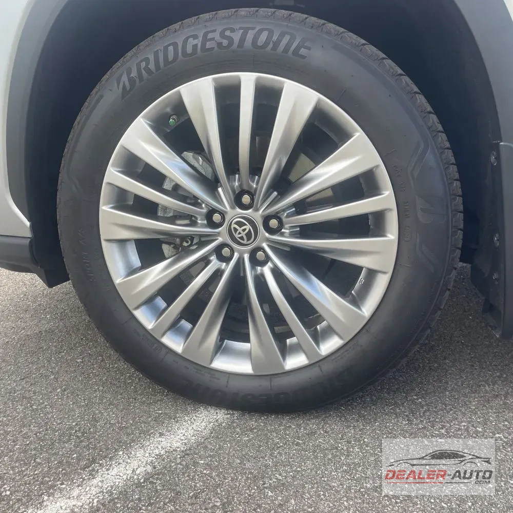 2024 Toyota Highlander Hybrid Platinum