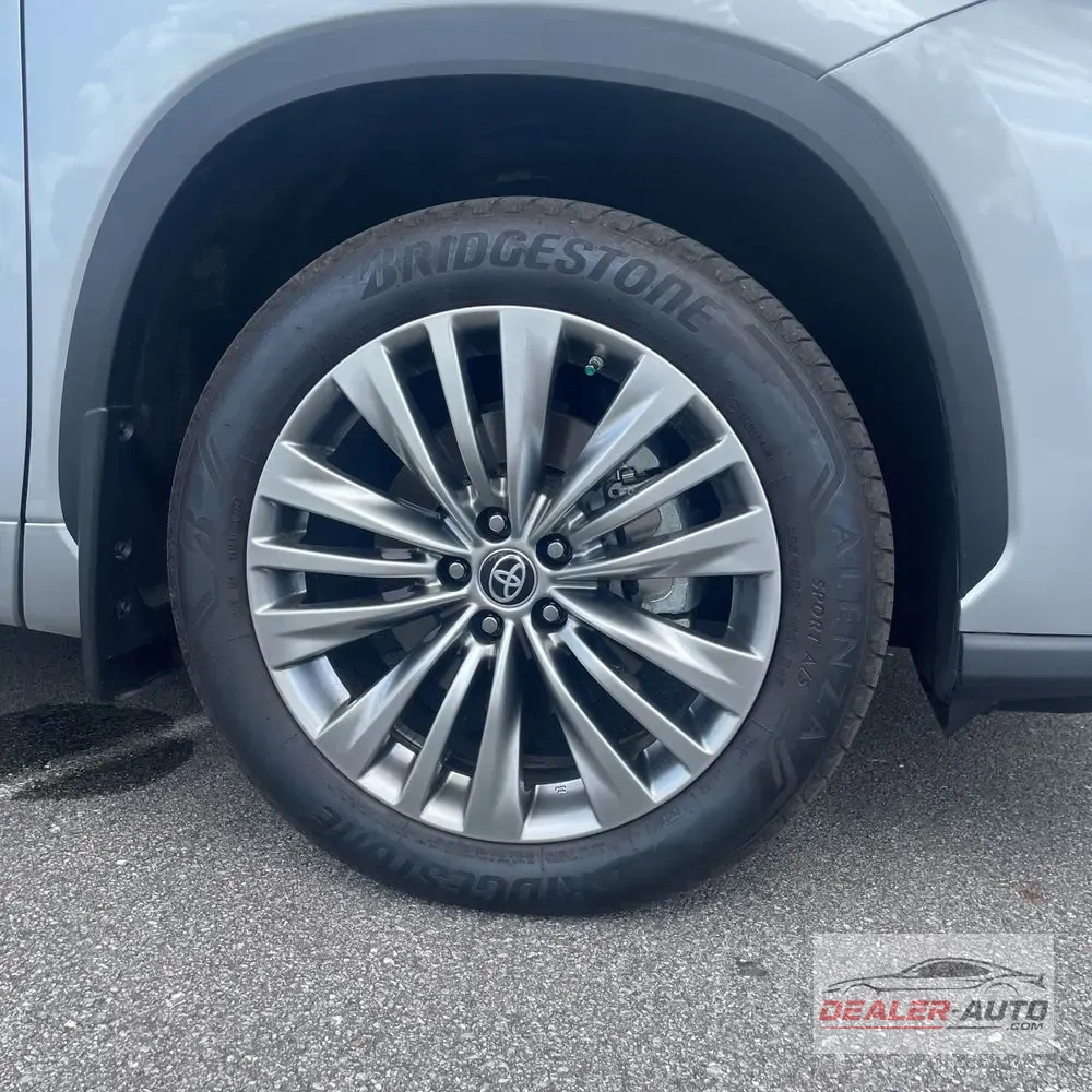 2024 Toyota Highlander Hybrid Platinum
