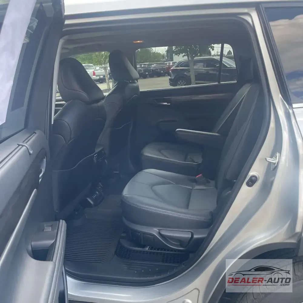 2024 Toyota Highlander Hybrid Platinum