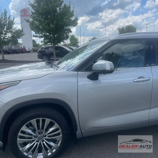 2024 Toyota Highlander Hybrid Platinum