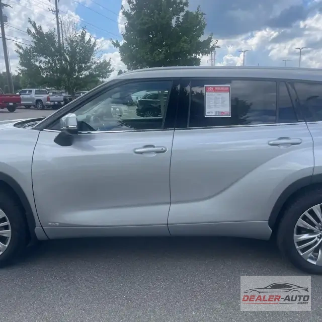 2024 Toyota Highlander Hybrid Platinum