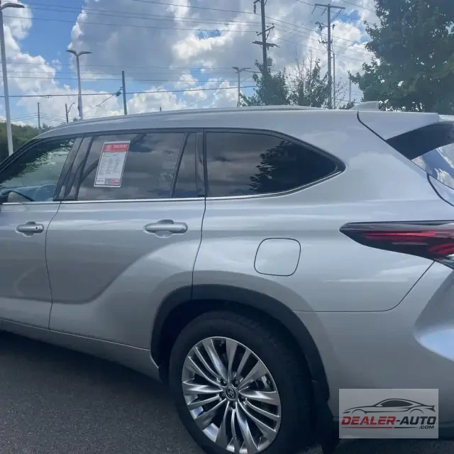 2024 Toyota Highlander Hybrid Platinum