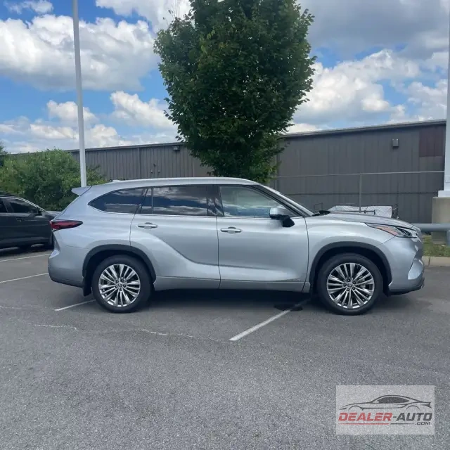 2024 Toyota Highlander Hybrid Platinum