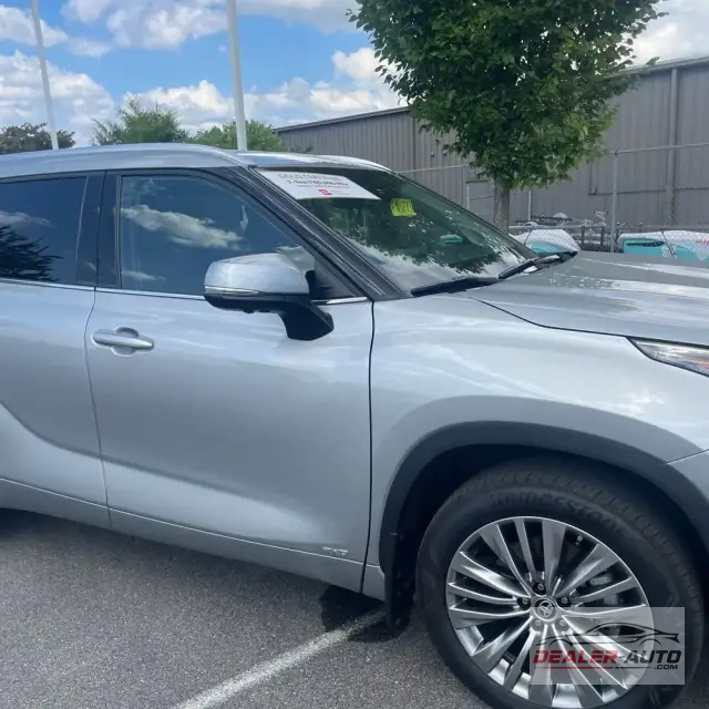 2024 Toyota Highlander Hybrid Platinum