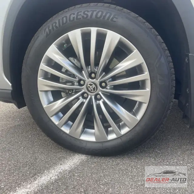 2024 Toyota Highlander Hybrid Platinum