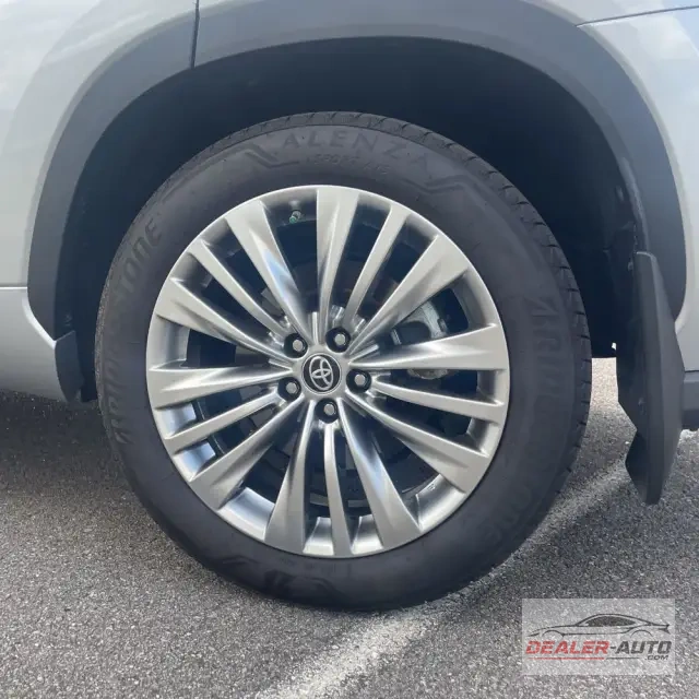 2024 Toyota Highlander Hybrid Platinum