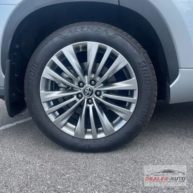 2024 Toyota Highlander Hybrid Platinum