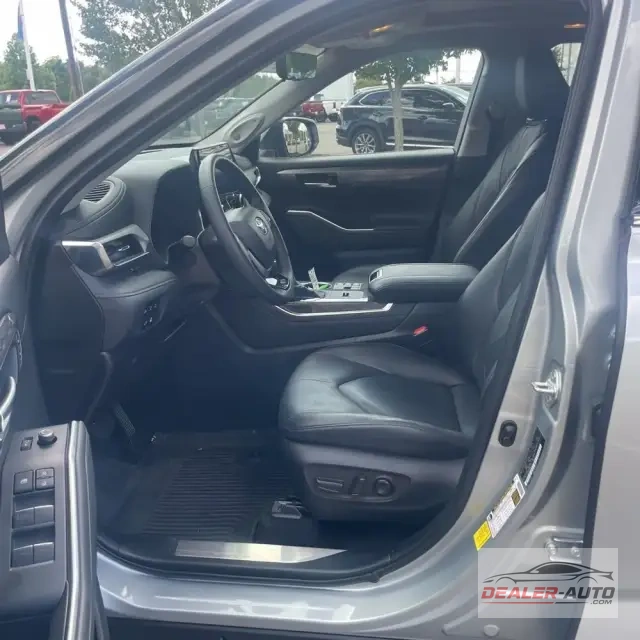 2024 Toyota Highlander Hybrid Platinum