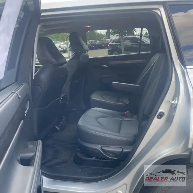 2024 Toyota Highlander Hybrid Platinum