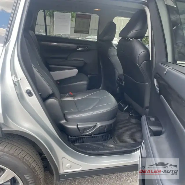 2024 Toyota Highlander Hybrid Platinum