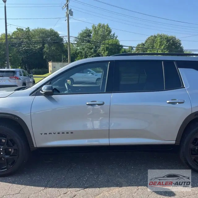 2025 Chevrolet Traverse RS