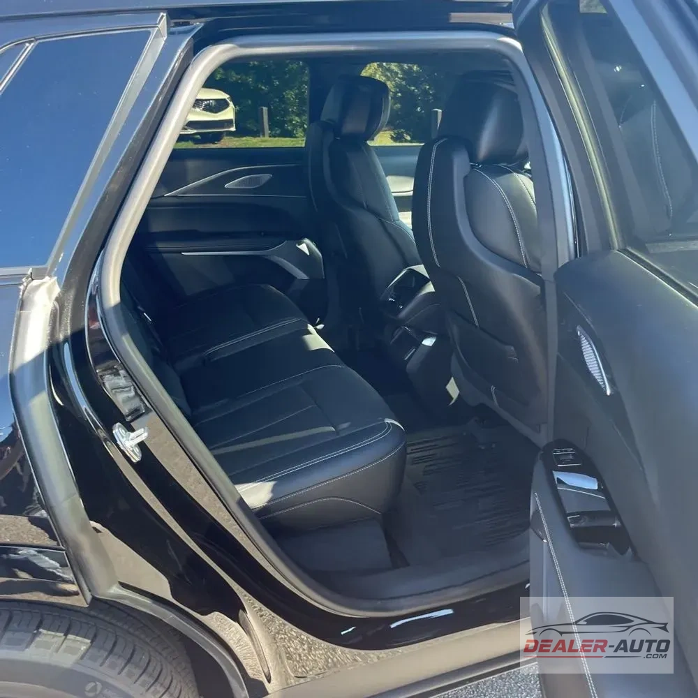 2025 Cadillac LYRIQ Sport 2