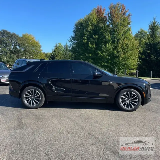 2025 Cadillac LYRIQ Sport 2