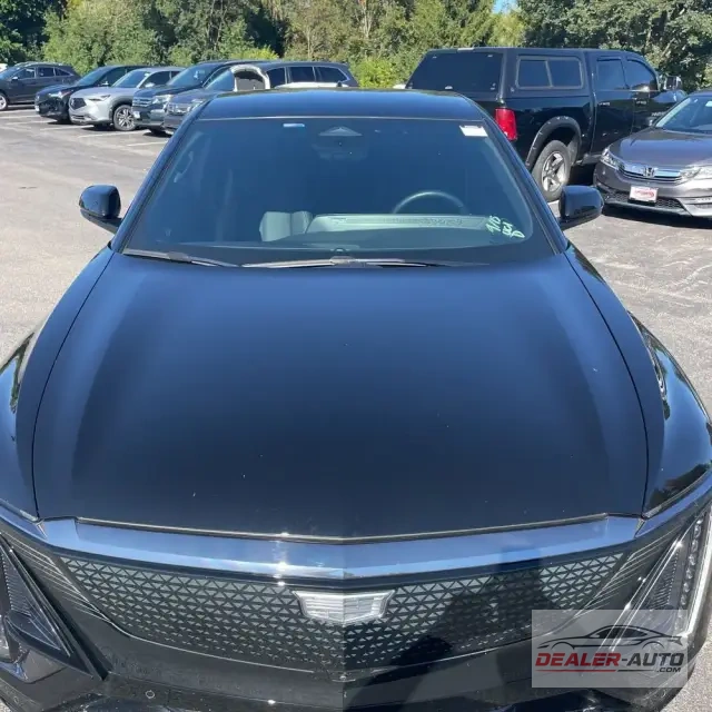 2025 Cadillac LYRIQ Sport 2