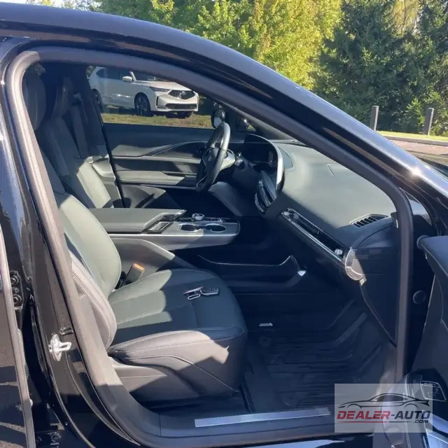 2025 Cadillac LYRIQ Sport 2