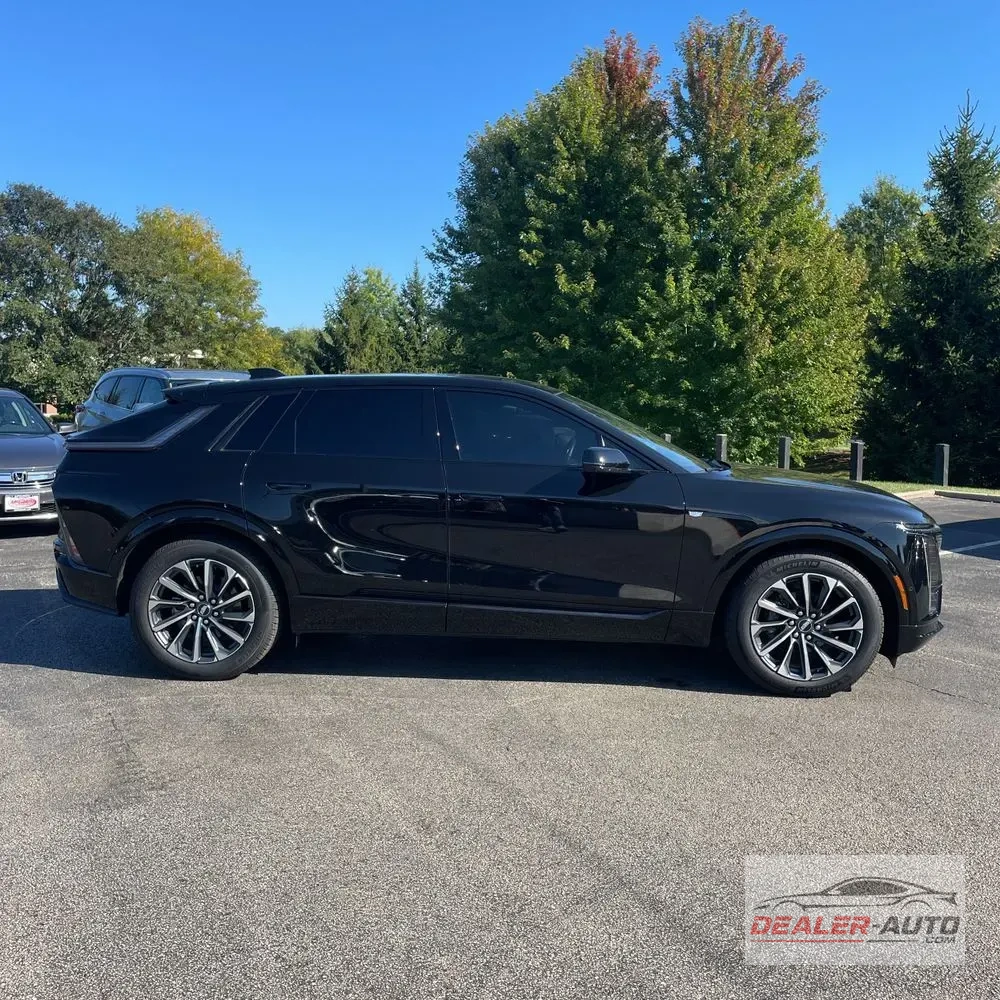 2025 Cadillac LYRIQ Sport 2