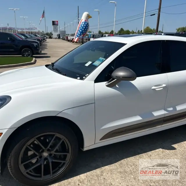 2024 Porsche Macan Base
