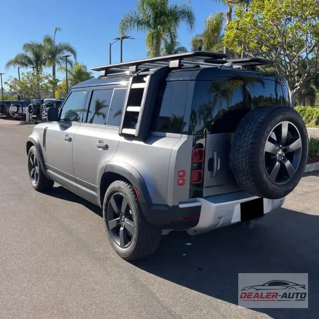 2023 Land Rover Defender 110 SE