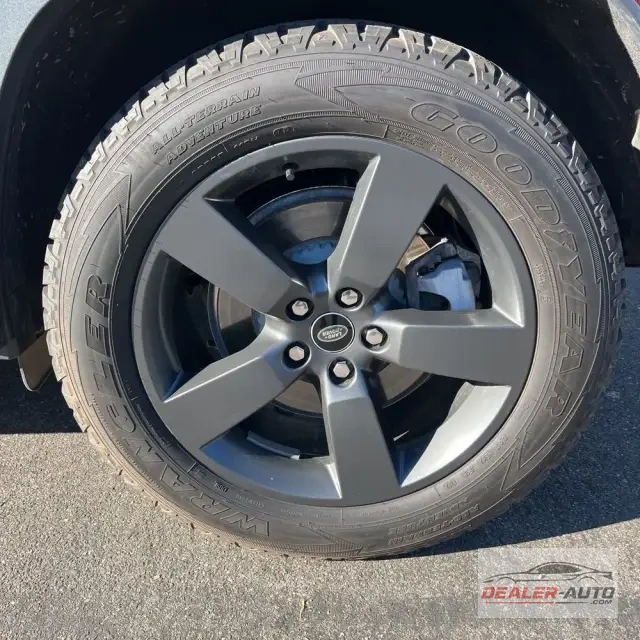 2023 Land Rover Defender 110 SE
