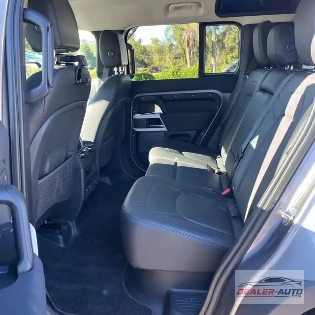 2023 Land Rover Defender 110 SE