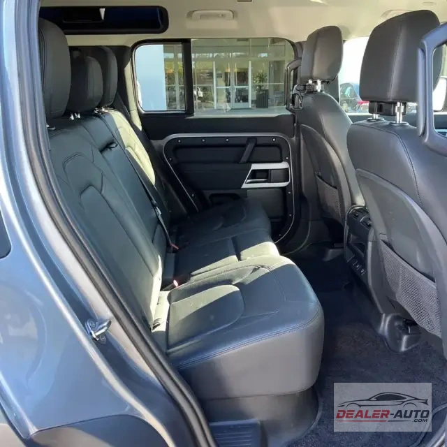 2023 Land Rover Defender 110 SE