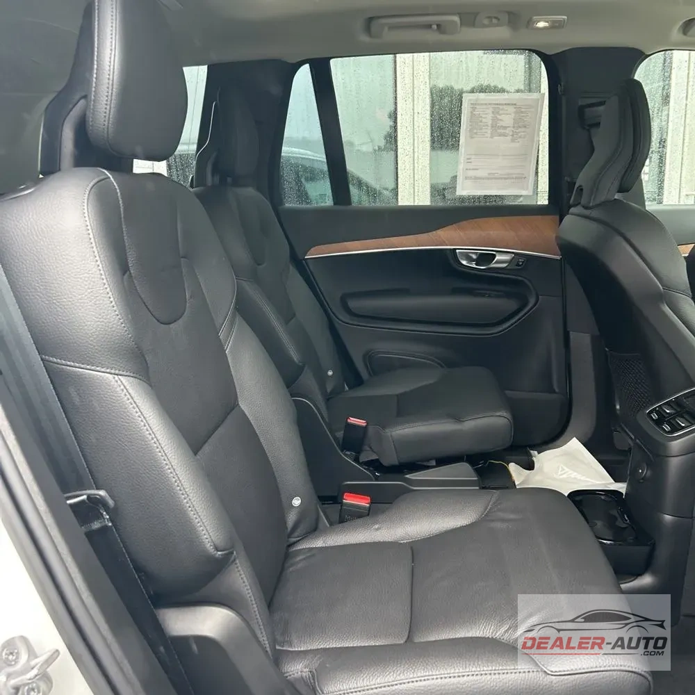 2024 Volvo XC90 T8 - Plus PHEV